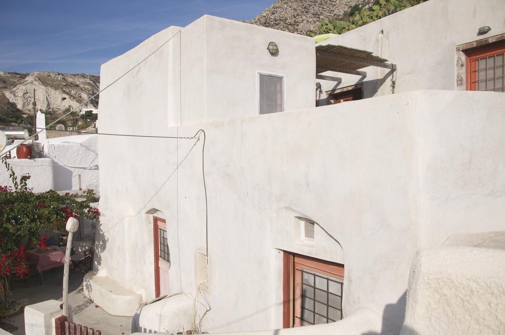 Traditional Farmers Caves Emporio  Exterior photo